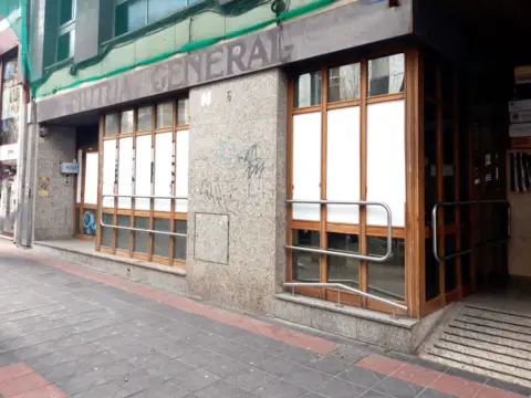 Local comercial en Carrer d'Higini Anglès