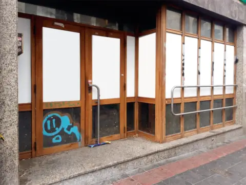 Local comercial en Carrer d'Higini Anglès