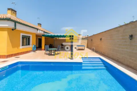 Chalet pareado en Escalona