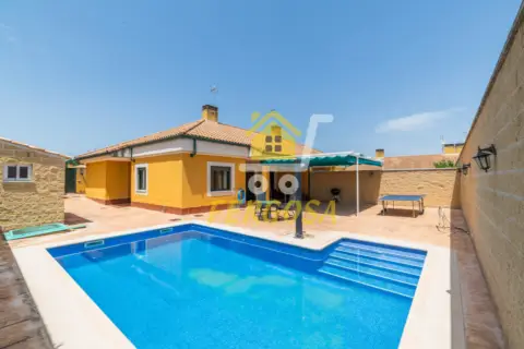 Chalet pareado en Escalona