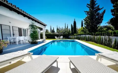 Chalet unifamiliar en Elviria