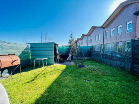 Chalet adosado en calle del Abedul