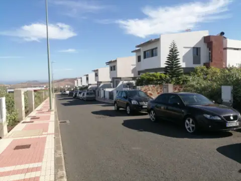 Terreno en calle Aires De Lima, 110