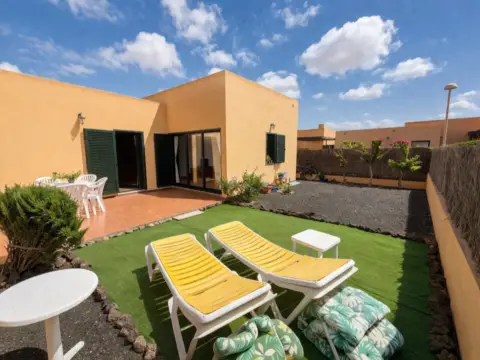 Chalet pareado en calle Cardon