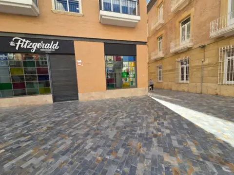 Local comercial en Plaza del Rey