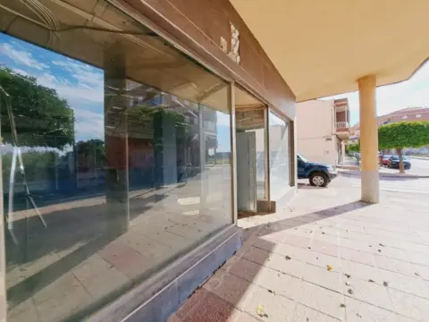 Local comercial en Avenida de los Reyes de España