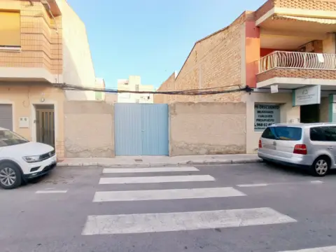 Terreno en calle de Bolivia