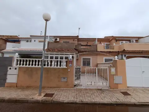 Chalet adosado en calle de los Jazmines, 46