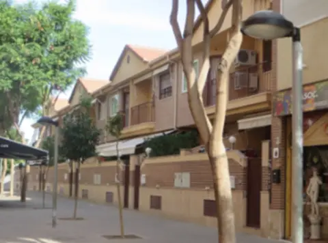 Chalet adosado en calle Atleta Antonio Peñalver