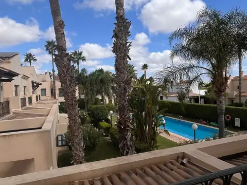 Chalet adosado en calle Cantil, nº 5