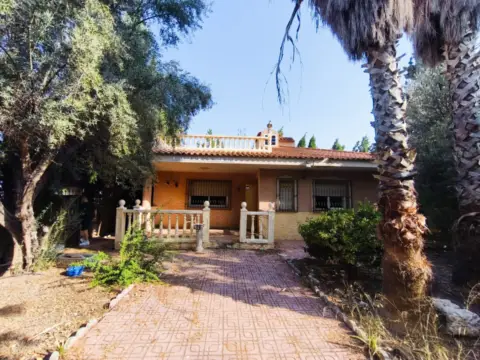 Chalet en calle Ds Bo Ginesos 10 Polígono 4 Parcela 117