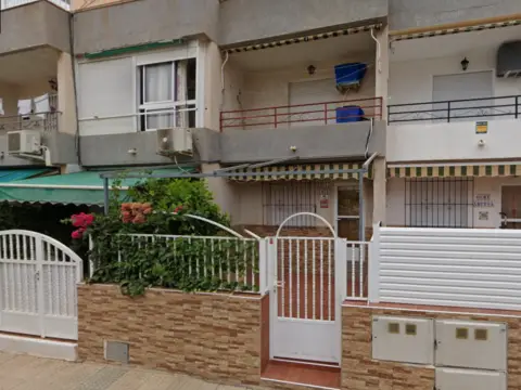 Casa adosada en calle del Río Ter, 14