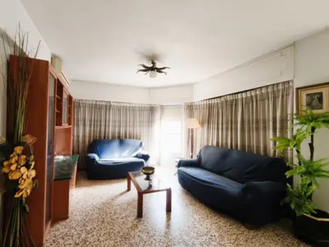 Casa en Avenida de los Reyes Católicos