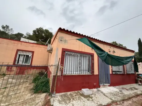 Chalet en Urbanización los Mallaes