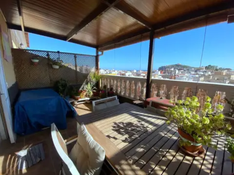 Casa adosada en calle de Cuervo