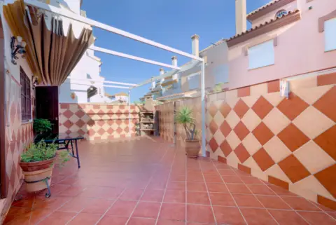 Chalet adosado en Urbanización de la Casa la Vina