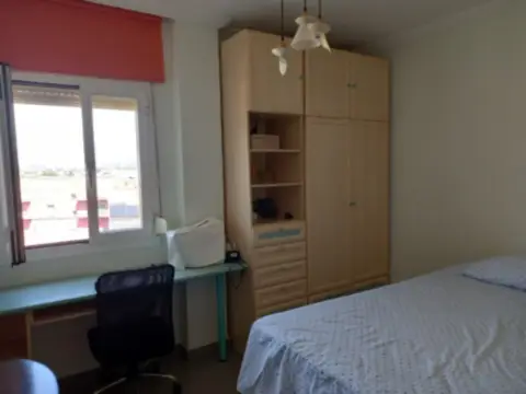 Piso en calle Velez Malaga