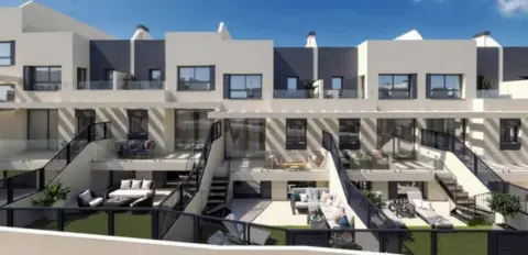 Casa adosada en calle Londres, nº 11