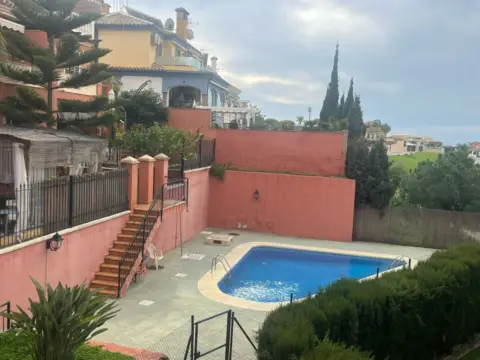 Chalet pareado en calle Viña Malaga