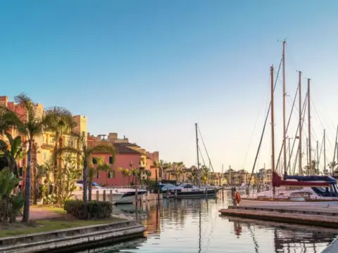 Piso en Avenida Puerto Sotogrande