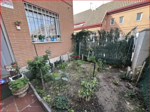 Chalet pareado en Santo Domingo-Caudilla