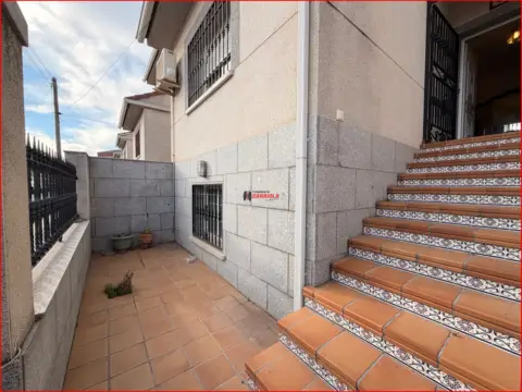 Chalet adosado en La Puebla de Montalbán