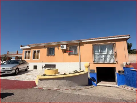 Chalet unifamiliar en Las Ventas de Retamosa