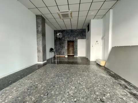 Local comercial en calle Escultor Antonio Bey