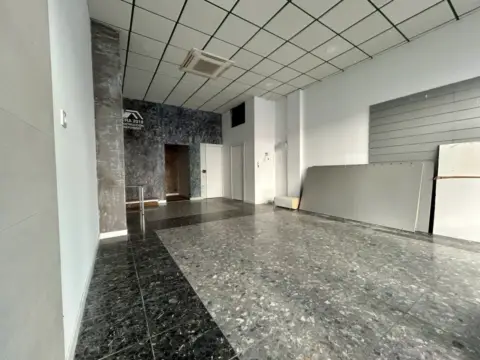 Local comercial en calle Escultor Antonio Bey