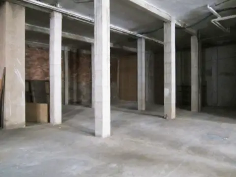 Nave comercial en calle de Miravalles, 3