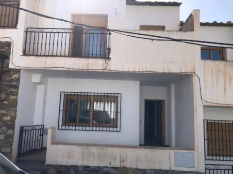 Casa pareada en calle Real