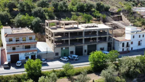 Edificio en calle de la Carretera