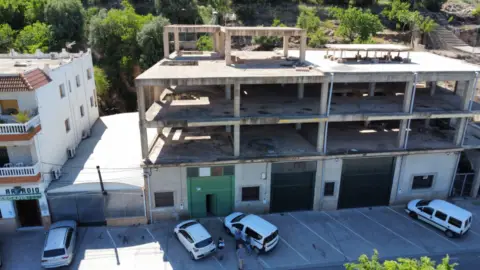 Edificio en calle de la Carretera