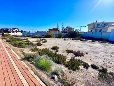 Terreno en calle de la Cerceta