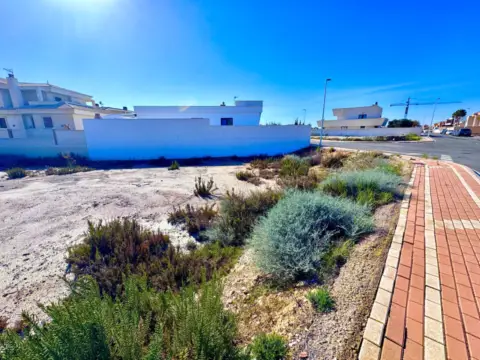 Terreno en calle de la Cerceta