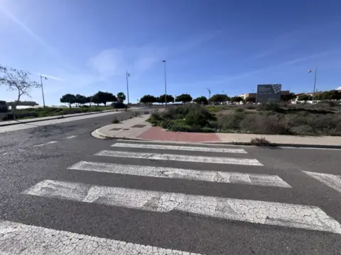 Terreno en calle Alboloduy