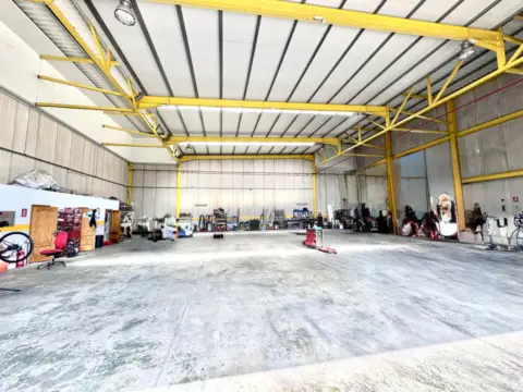 Nave industrial en calle de Leonardo da Vinci