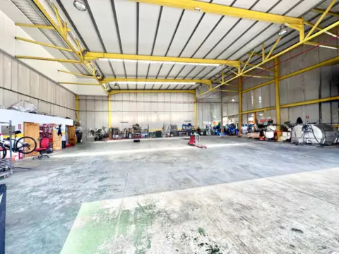 Nave industrial en calle de Leonardo da Vinci