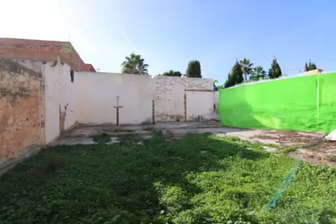 Terreno en calle de Lorenzo Valla, 35