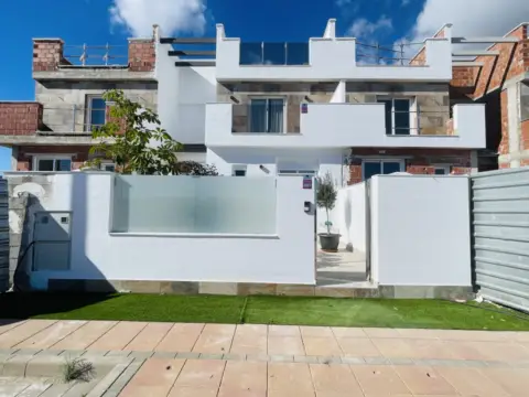 Chalet pareado en calle Fotografo Tiana