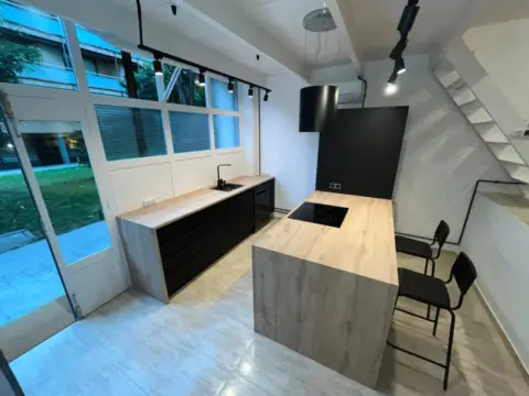 Dúplex en calle Travesera de Lescorts, nº 348