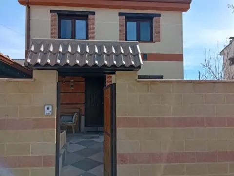 Chalet unifamiliar en calle del Almendro