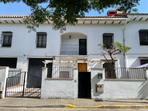 Chalet adosado en calle Sevilla