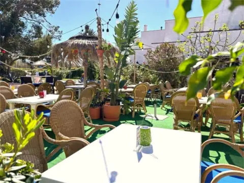 Nave comercial en Formentor