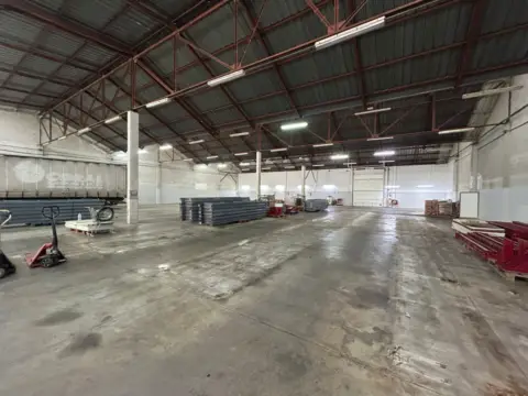 Nave industrial en Avinguda de les Roquetes, 29