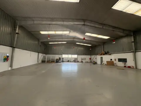 Nave comercial en Carrer de Joan Oró, 5