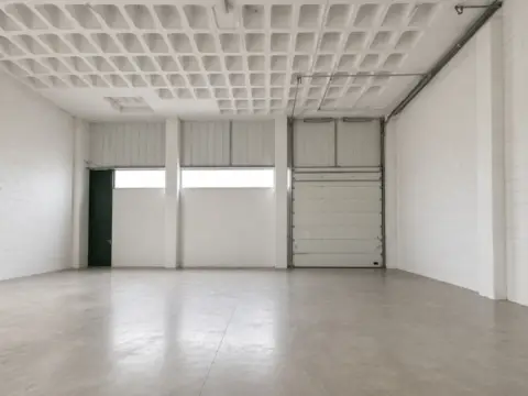 Nave industrial en Avinguda del Vallès, 97