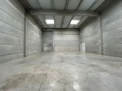 Nave industrial en Carrer de la Indústria, 1