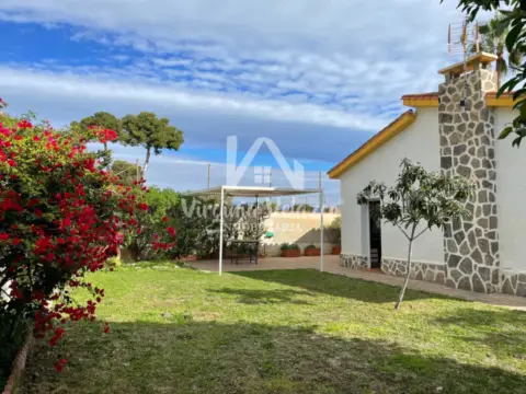 Chalet unifamiliar en calle de los Girasoles