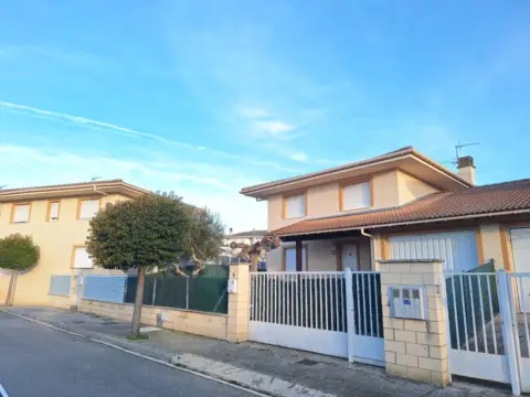 Chalet adosado en Camino de Santiago, 5